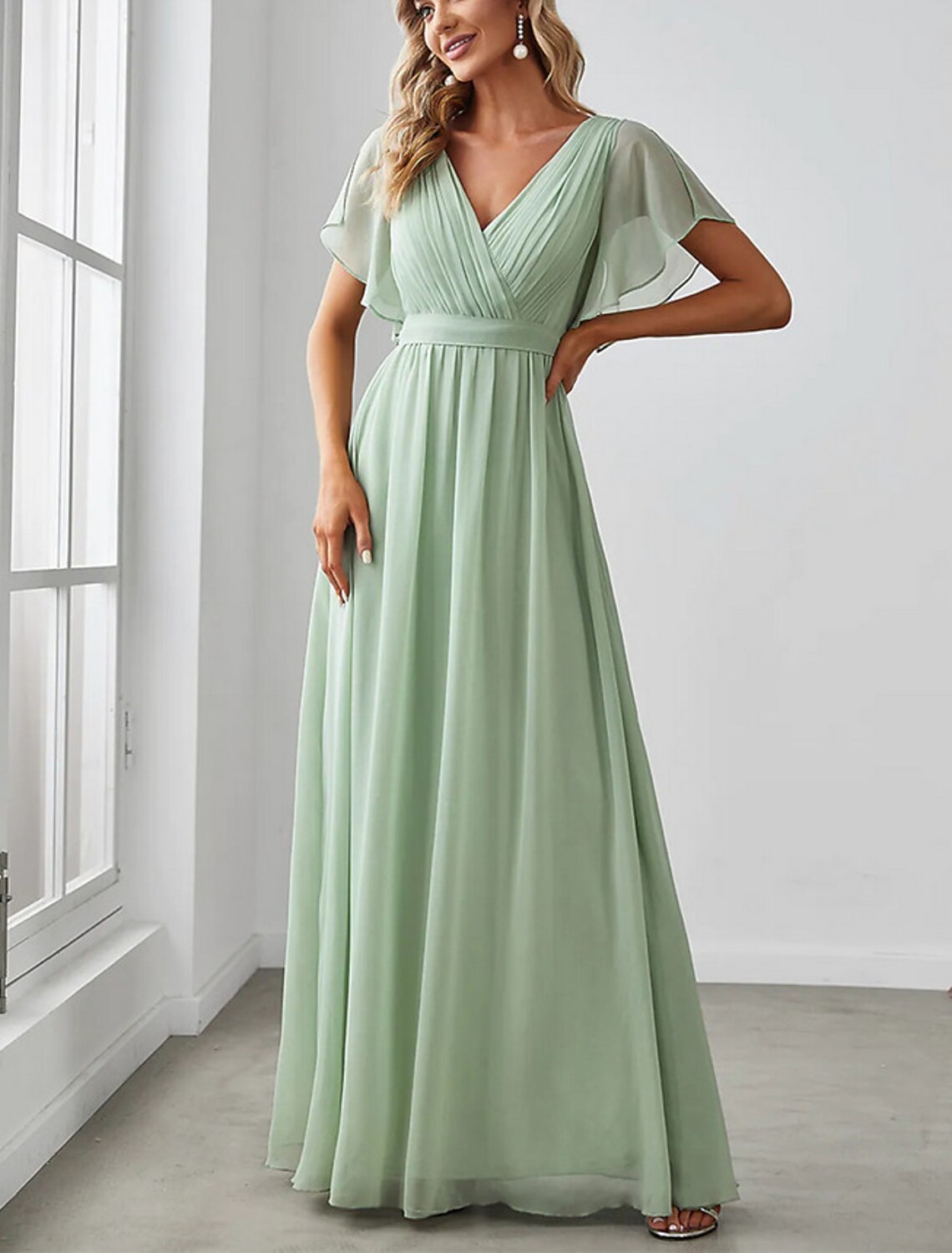 Vestidos de invitada de boda de corte A, elegantes, para cumpleaños, hasta el suelo, manga corta, cuello en V, cinturón/faja, gasa con volantes fruncidos y tirantes